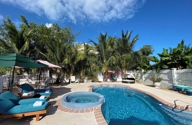 Ocean View 4/2 Estate with Private Pool 15 minutes from Key West