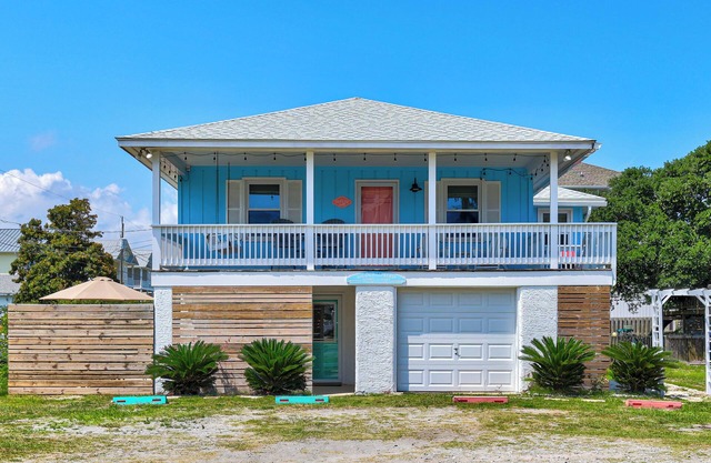 Ocean view deck, steps from the beach, 2 king beds, easily accommodates four