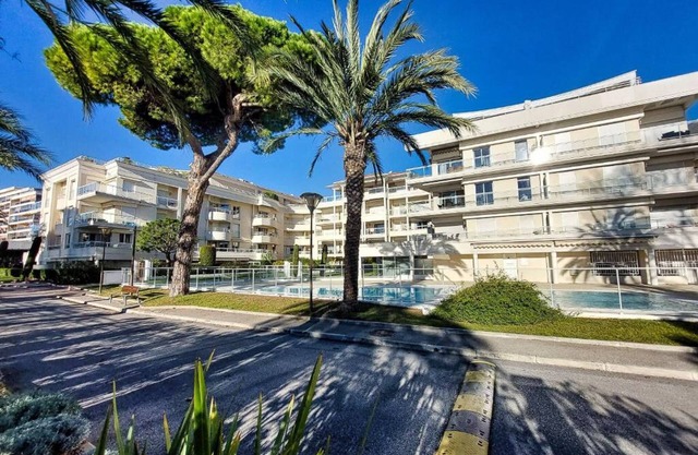 Ocean View Royal Palm CannesnLuxury apartment overlooking the Mediterranean Sea