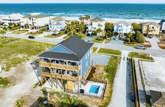 Ocean View Luxury: 8BR House, elevator, w/Pool & Hot Tub