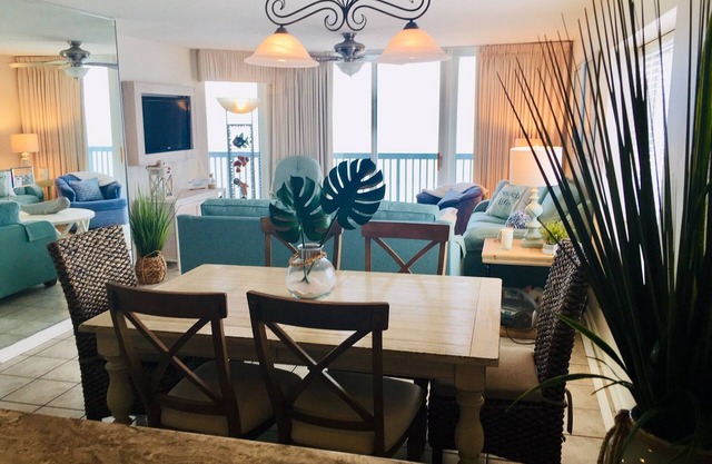 Oceanfront, 17th floor, end unit so incredible views of the ocean & Main St.
