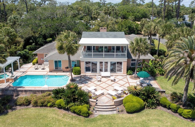 Oceanfront, 5 Bedroom Sea Island Cottage with Pool and separate Carriage House