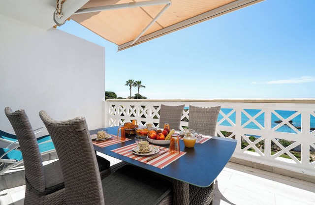 Oceanfront adorable one bedroom apart in Albufeira