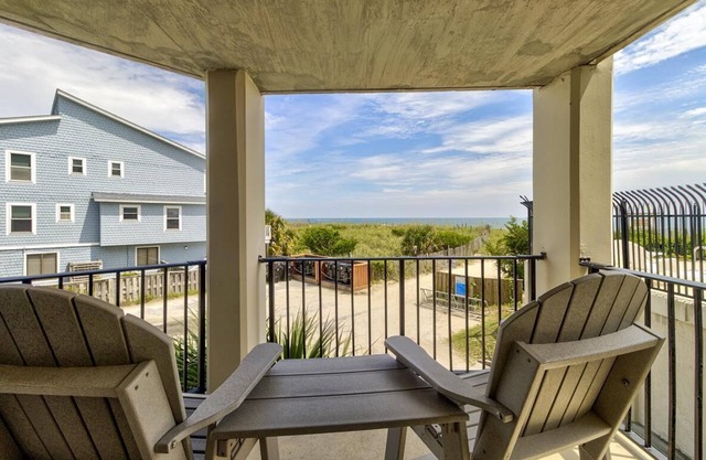 Oceanfront Balcony Views, Pool, STEPS to Beach Restaurants Shops