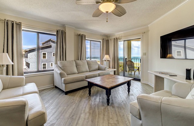 Oceanfront Balcony Views, Pool, STEPS to Beach, Restaurants, Shops