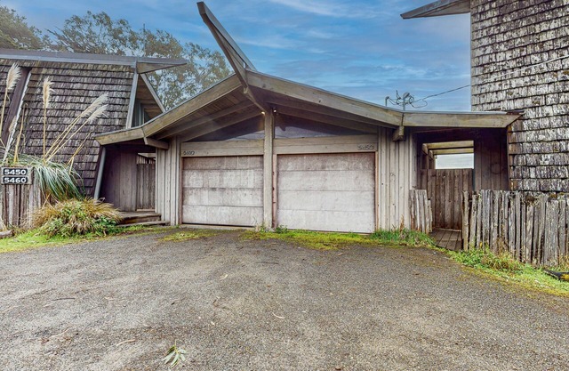 Oceanfront Blufftop Home with Incredible Deck & Water Views - Close to Beaches