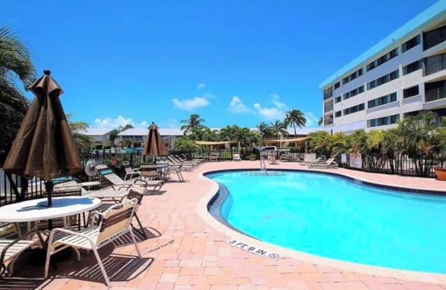 OCEANFRONT COMMUNITY, LUXURY,BEACH,POOLS, TOP AMENITIES & VALUE in FLORIDA KEYS