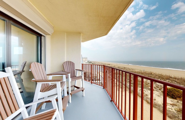 Oceanfront Condo w/Gorgeous View, 2 Balconies, AC, Laundry & Shared Pool