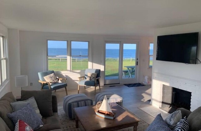 Oceanfront Cottage - 4 BR close to town