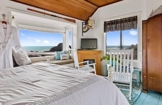 Oceanfront Cottage with Beach Access on Spectacular Mendocino Coast