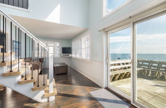 Oceanfront Escape in Point Judith!