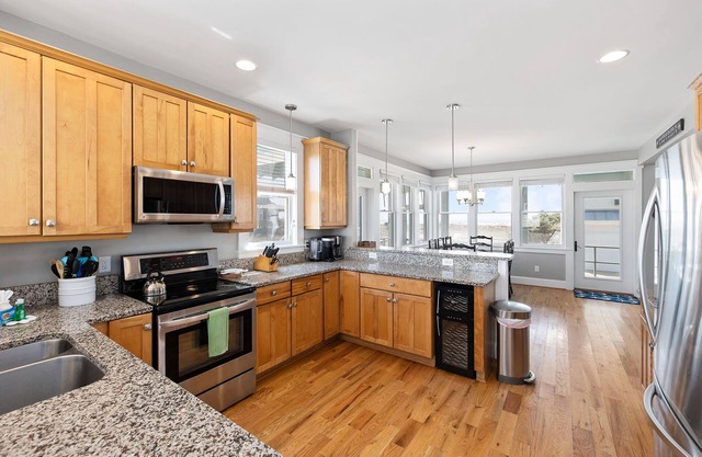 Oceanfront Home in Ideal Location on South Beach. BHI & Shoals Clubs Available.