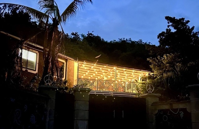 Oceanfront Luxury Villa: Private Beach & Staff