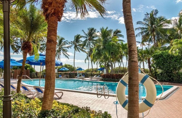 Oceanfront Miami Beach Unit with Outdoor Pool | Beach Access | 4 units
