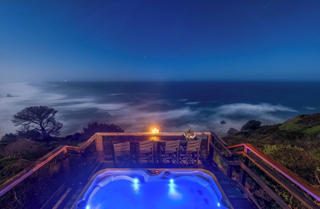 Oceanfront/Stunning Views/Hot Tub/Contemporary