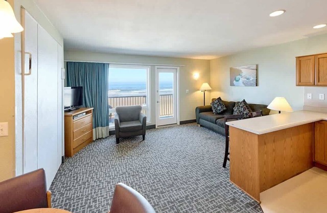 Oceanfront Suite - Beach Access - Heated Pool and Hot Tub!