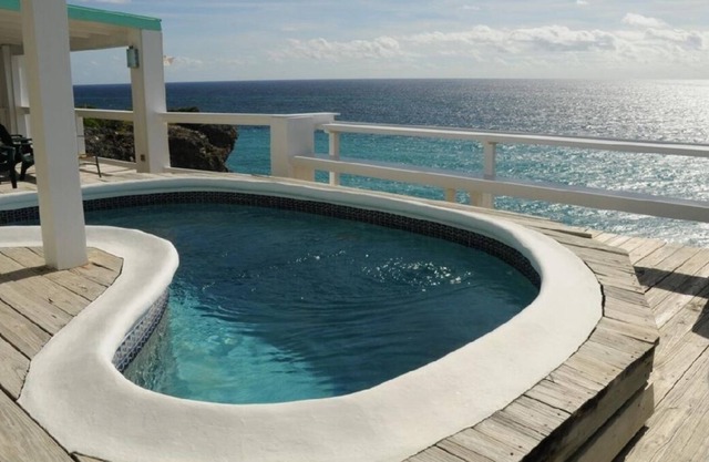 Oceanfront villa on cliff with spectacular view