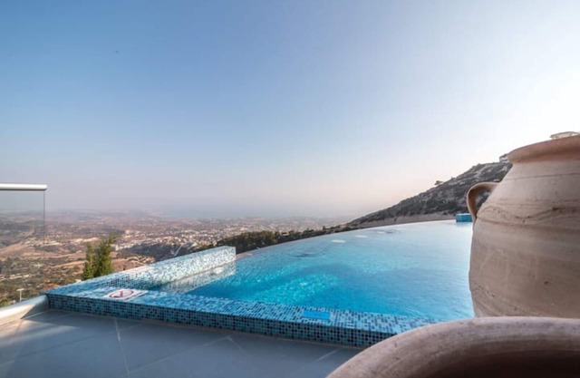 Oceania -Modern villa with infinity pool