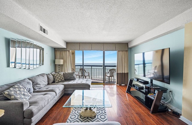 Oceans 1006 - 2 Bedrooms - Ocean Front - Walk to CG Pier