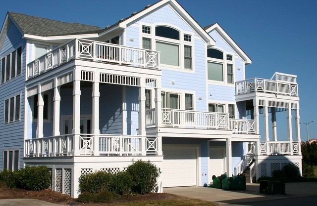 Oceanside, Hot Tub, Close to Shopping, BU14, Green Grass and High Tides