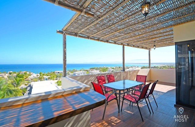 Oceanview Penthouse w/Pool, BBQ, Gym & Playground!