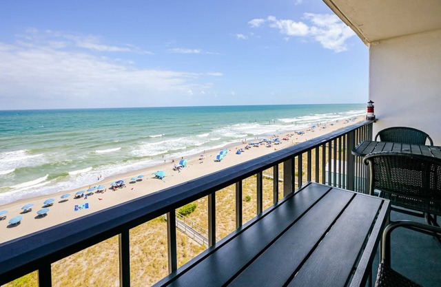 Octopus Garden: 1BR, King Bed, Indoor/Outdoor Pool