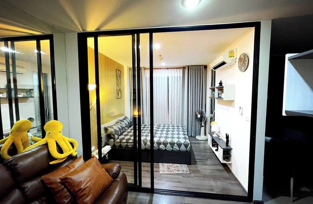 Octopus Suite on HighRise, Skytrain, Fast Wifi and AC