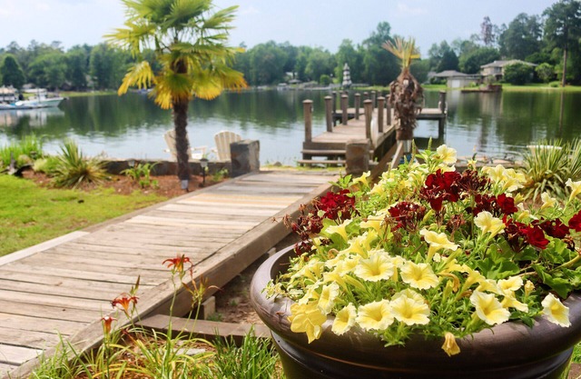 "Off The Mainland" Lake front home with private dock & optional pontoon rental