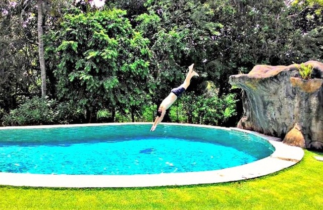 OFFER! Luxury 5 BR Villa with 18m Pool!
