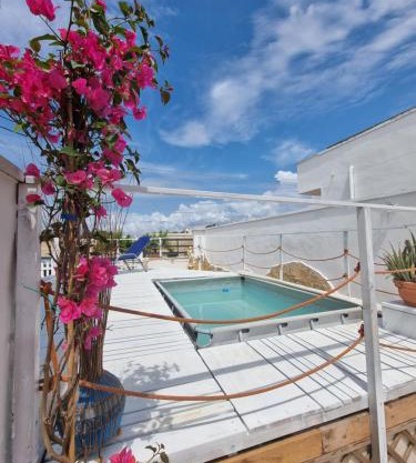 !OFFERTA LAST MINUTE! LUSSUOSO appartamento NUOVO 300m dalla spiaggia
