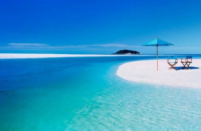 OH WOW! 5 minutes from the beach with free parking.!