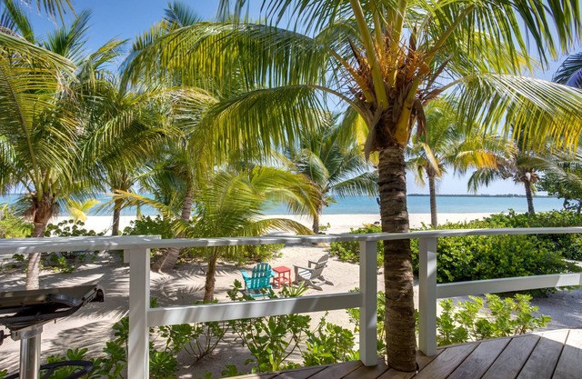 OHANA WATA cabana, BEACHFRONT luxury, privacy, view & space IN the village !