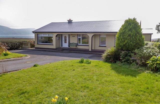 OILEAINAN, family friendly, with a garden in Keel, County Mayo