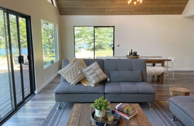 Okanagan hidden gem! Lakefront home & nature retreat with private swim dock!