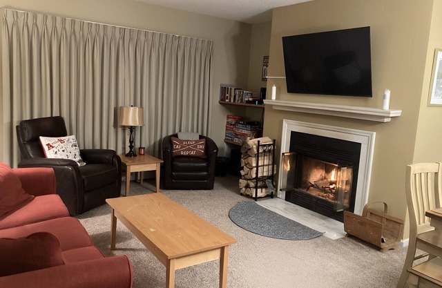 Okemo Ski in-Ski out @ Winterplace, 3 bdr, 2 ba Condo with Pool, Hot Tub, W/D