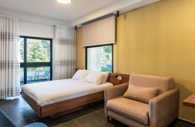 Olala Carmel Suite Triple Room with Balcony