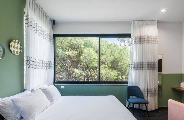Olala Carmel Suite Triple Room