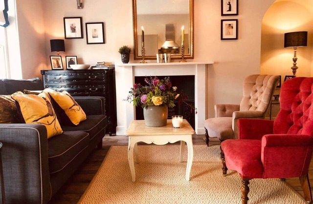 Old Beams Central Bakewell Stylish Duplex for 5