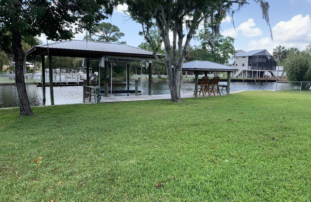 OLD HOMOSASSA HOME WITH PRIVATE BOAT DOCK AND POOL!