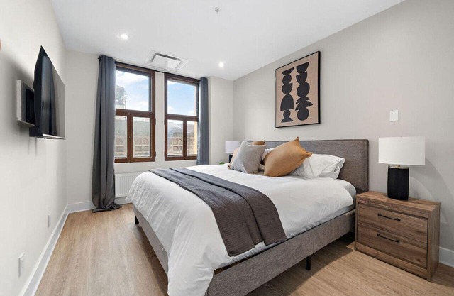 Old Montreal Luxury Apartment
