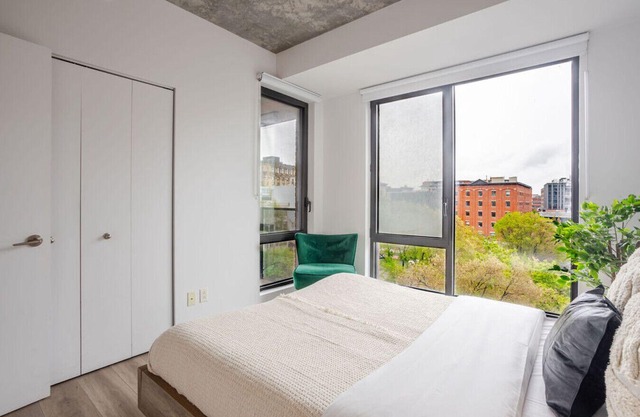 Old Port Gem |1 Bedroom + Mezzanine