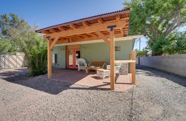 Old Town Cottonwood Cottage w/Yard, Pets Welcome