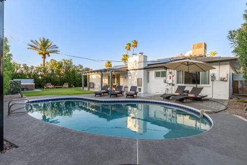 Old Town Family Retreat-FREE Heated Pool-Spa-Putt Grn-Gym
