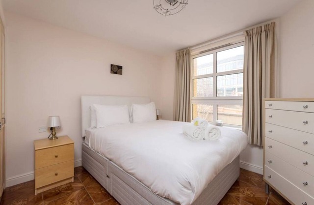 Old Town Flat with Parking near Royal Mile