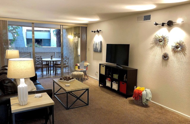 Old Town Scottsdale Condo! Entertainment District!