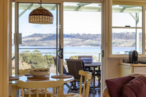 Olive's Cottage and Gardens - Mesmerising Views