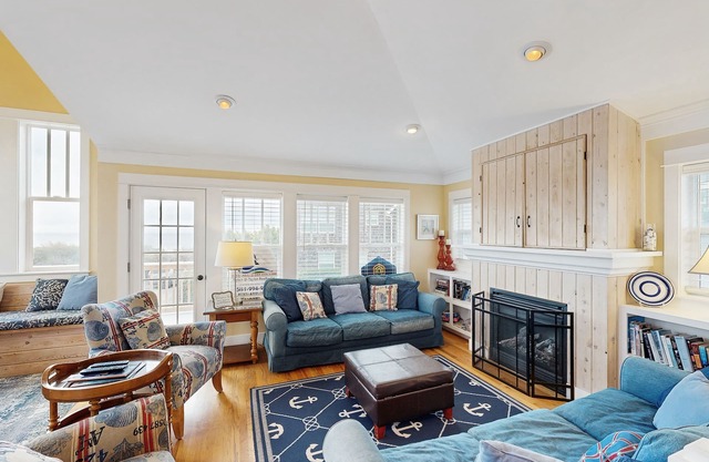 Olivia Beach house with ocean views, private hot tub & seasonal pool