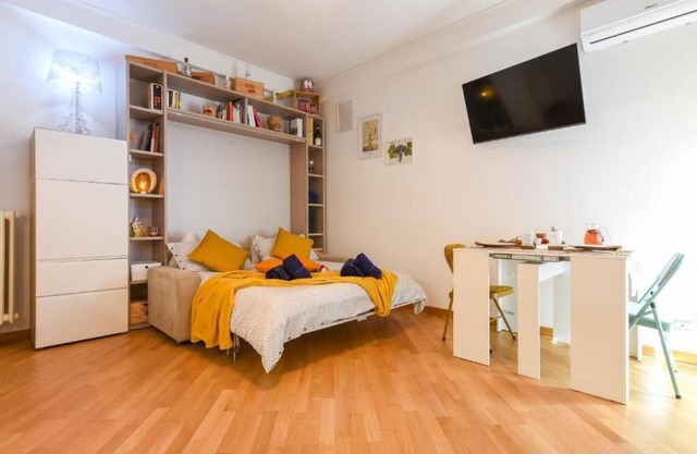 Olympic Village, Lovely Studio Apartment near the Center