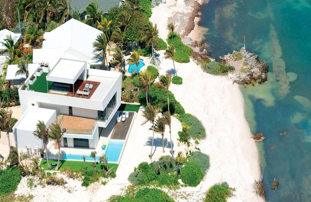 Olympus: Luxe Villa w/Designer Pool, Private Beach & Rooftop Lounge w/Panoramic Views