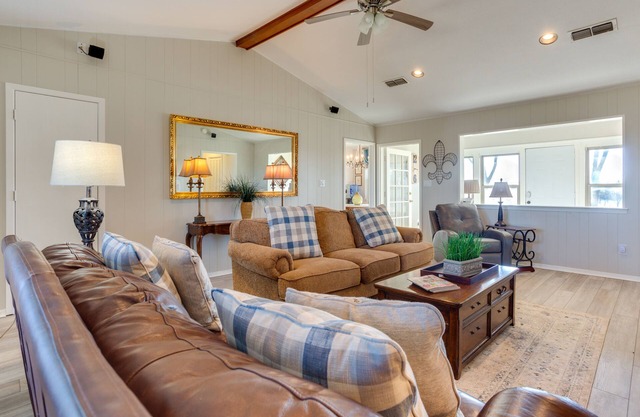 On-Site Lake Access + Fire Pit: Bonham Home!